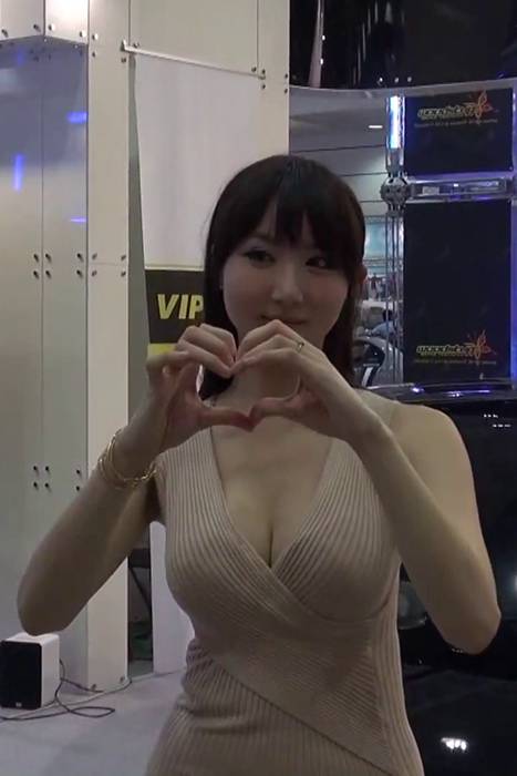 [车展美女视频]ID0268 车展视频-韩国首尔车展薄短深V超水嫩白乳卡哇伊车模