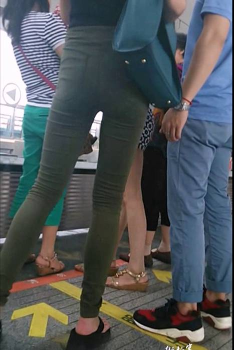 [街拍客视频]jx0690 绿色紧身高腰裤气质美